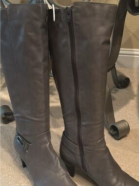 Women’s grey boots